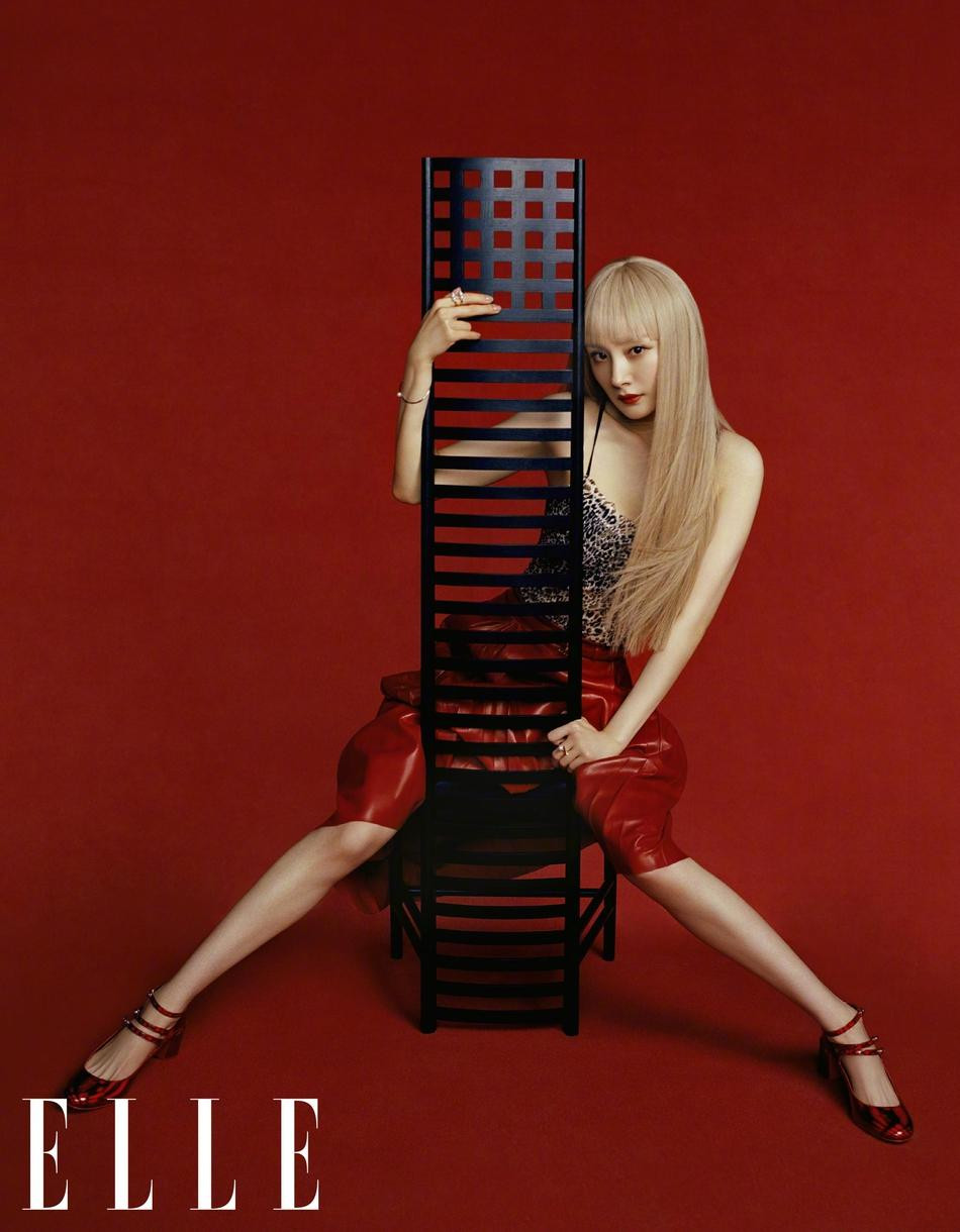 Những năm qua, nhất là sau khi ly hôn, Dương Mịch giữ vững phong độ là một trong những sao nữ được &quot;săn đón&quot; nhất nhì showbiz Hoa ngữ. Cô liên tục đóng phim mới, tham gia các show truyền hình và đều đặn lên tạp chí.