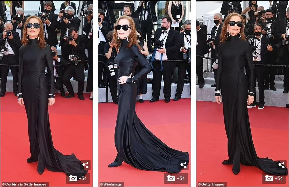 Minh tinh 68 tuổi người Pháp Isabelle Huppert giống "bà trùm mafia" khi phủ đen kín mít từ đầu đến chân. Được biết, bà từng 2 lần đoạt Giải nữ diễn viên chính xuất sắc nhất tại Liên hoan phim Cannes. Minh tinh 68 tuổi người Pháp Isabelle Huppert giống "bà trùm mafia" khi phủ đen kín mít từ đầu đến chân. Được biết, bà từng 2 lần đoạt Giải nữ diễn viên chính xuất sắc nhất tại Liên hoan phim Cannes.