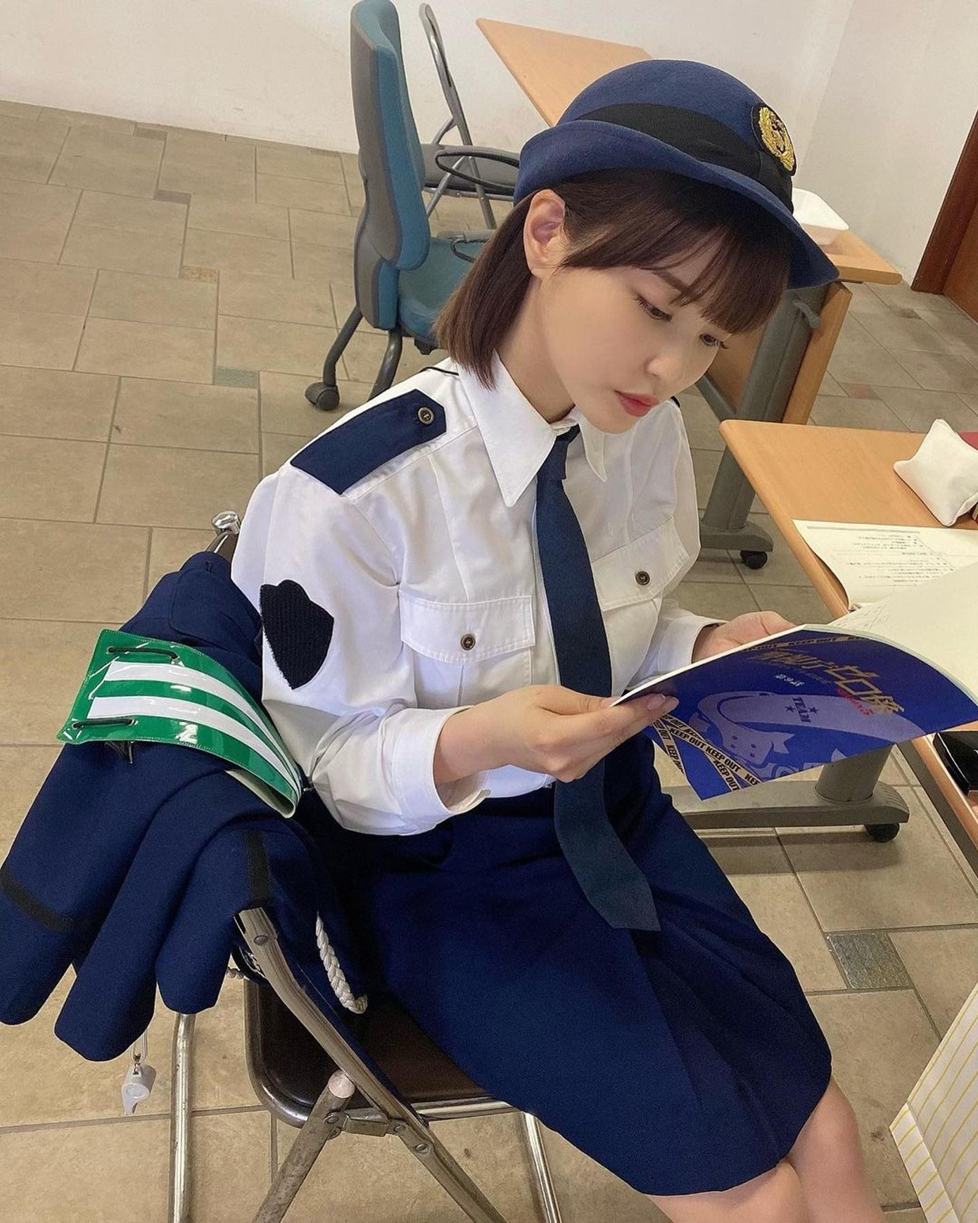 Mới đây, mạng xã hội Trung Quốc lan truyền rộng rãi những hình ảnh của một nữ cảnh sát Nhật Bản.