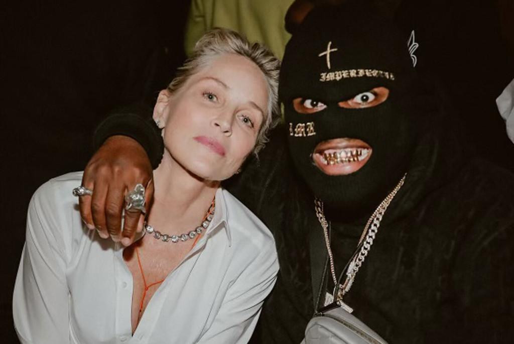 Sharon Stone và RMR bị phát hiện đi chơi với nhau. Sharon Stone và RMR bị phát hiện đi chơi với nhau.