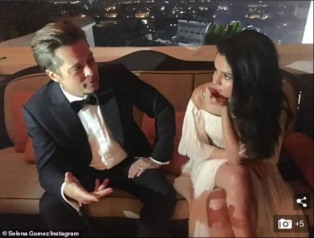 Brad Pitt từng bị tố tán tỉnh Selena Gomez trong lúc đang kết hôn với Angelina. Brad Pitt từng bị tố tán tỉnh Selena Gomez trong lúc đang kết hôn với Angelina.