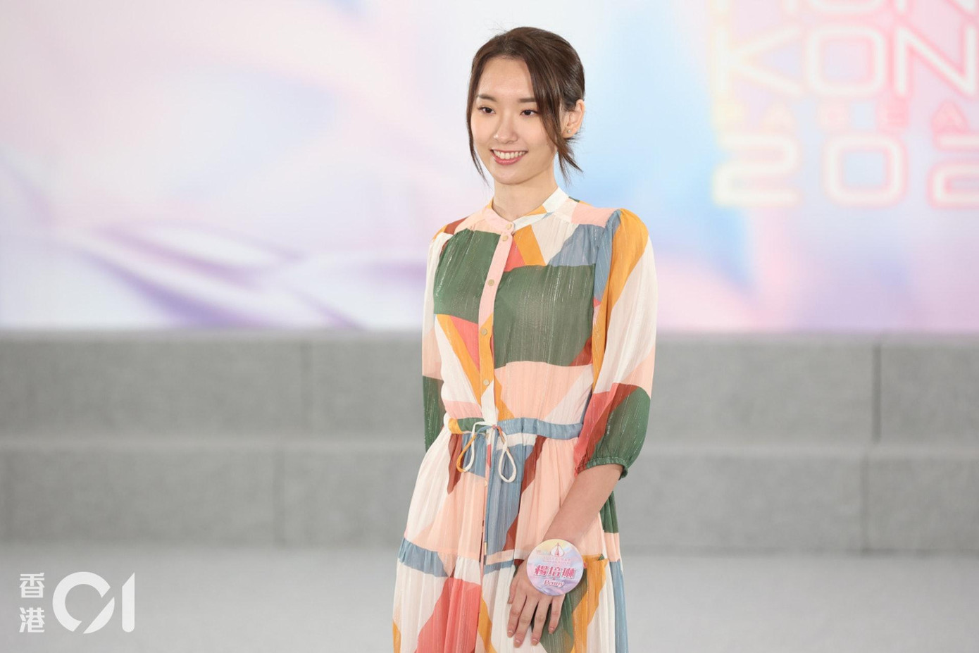 Penny Yeung (26 tuổi) cao 170 cm. Cô có tham vọng trở thành hình mẫu cho phụ nữ thời đại mới. Tuy nhiên, cô không được đánh giá cao về nhan sắc.