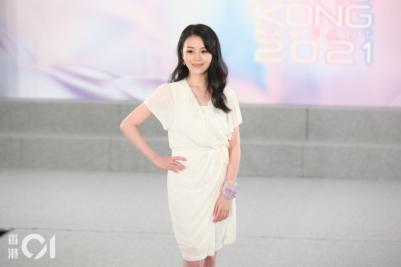 Angel Yu (24 tuổi) là một trợ lý giám đốc. Cô nằm trong nhóm thí sinh có chiều cao &quot;khiêm tốn, chỉ 160 cm. Nhan sắc của cô cũng chỉ ở mức trung bình.