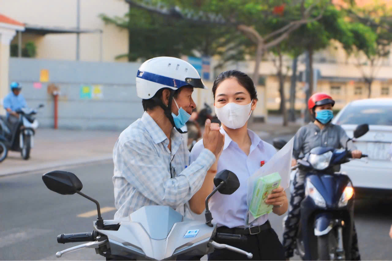 &quot;Hứa tự tin, thi tốt con nhé&quot;