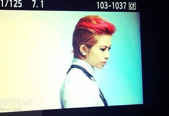 Và ở góc nghiêng này, có thể dễ dàng thấy được sự giống nhau giữa hai người trong bức ảnh. Bài viết: http://news.zing.vn/Lo-anh-chup-nu-hon-dong-gioi-cua-Chi-Pu-va-Gil-Le-post357332.html#home_cate.tinmoi Nguồn Zing News 