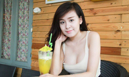 Ngay sau khi xuất hiện với điệu nhảy Gentleman phiên bản không mặc áo ngực, Bà Tưng (tên thật Lê Thị Huyền Anh) đã 