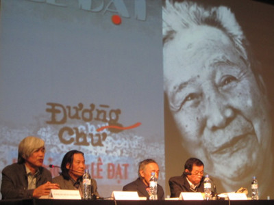 Quang cảnh buổi tọa đàm “Lê Đạt – Bóng chữ ngả dài trên đường chữ” Ảnh: N Thiện