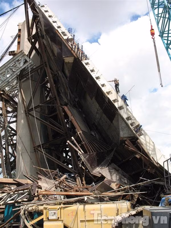Sập cầu Cần Thơ: Hàng trăm người bị vùi lấp ảnh 12