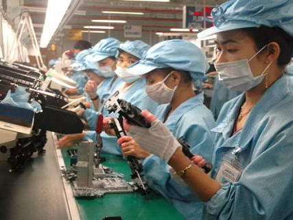 Công nhân Việt Nam làm việc tại Nhà máy Jabil ở Khu công nghệ cao TPHCM.