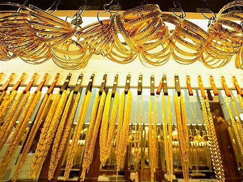 Giá vàng thế giới hôm qua giảm dưới 1.600USD/Oz. Ảnh: Reuters