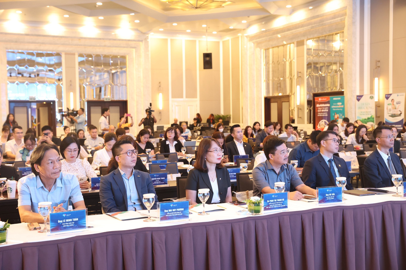 Các đại biểu dự sự kiện.