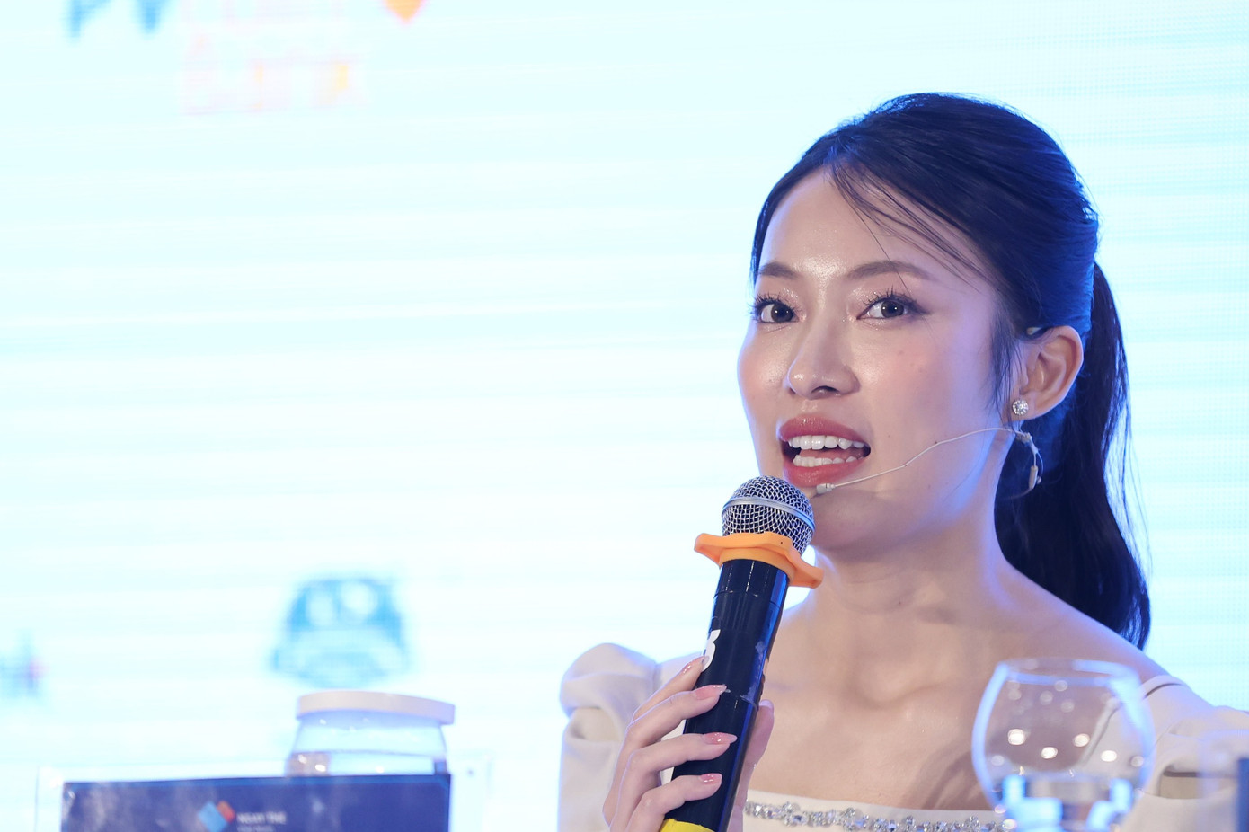 MC Khánh Vy - đại sứ Ngày Thẻ Việt Nam.