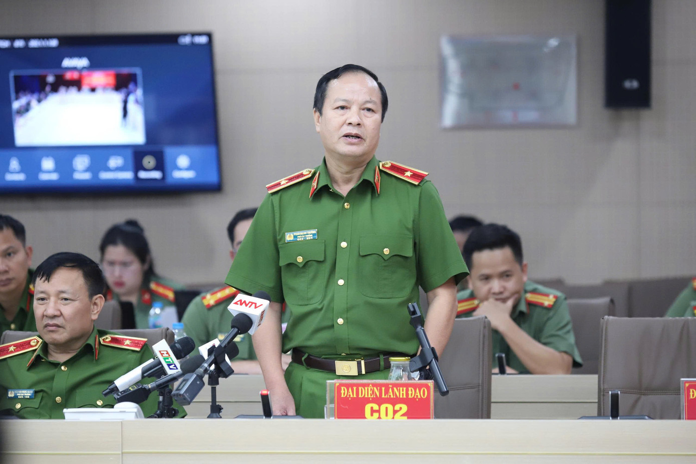 Thiếu tướng Phan Mạnh Trường, Phó Cục trưởng Cục Cảnh sát điều tra tội phạm về trật tự xã hội trả lời tại buổi Họp báo. Ảnh: Phạm Nam.