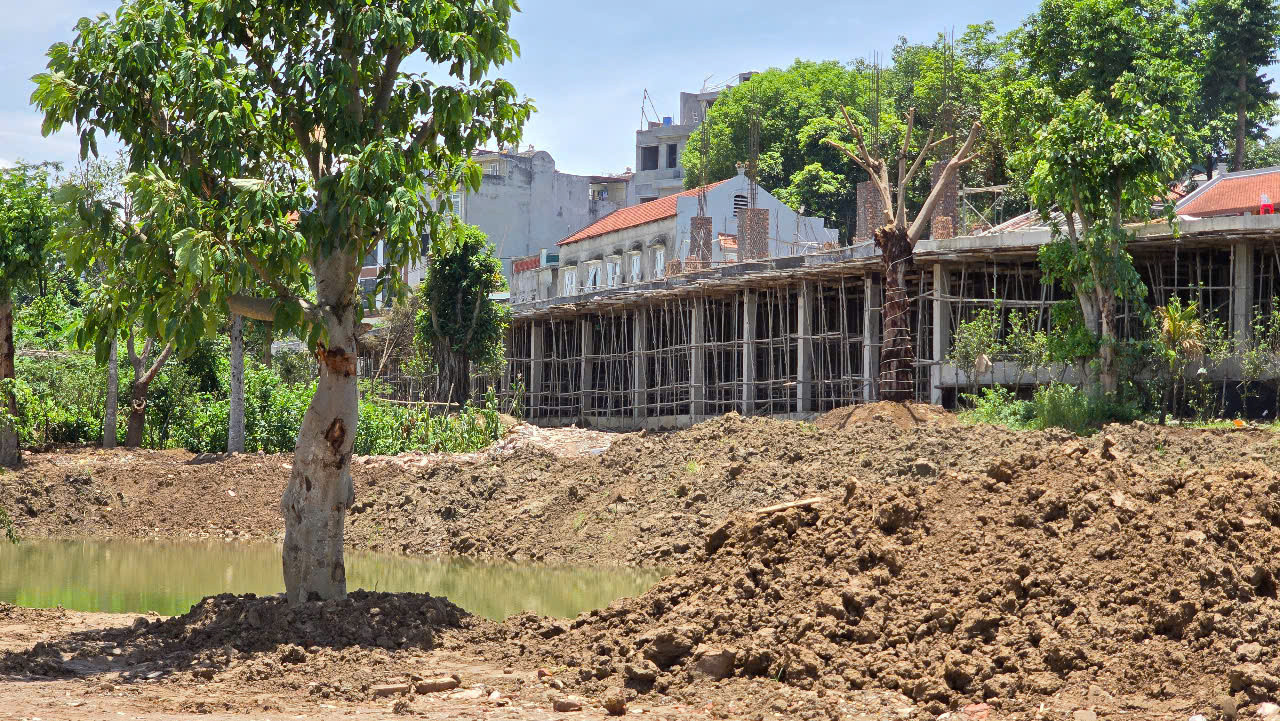 Công trình bê tông cốt thép trên hàng lanh thoát lũ. Ảnh: N.L.