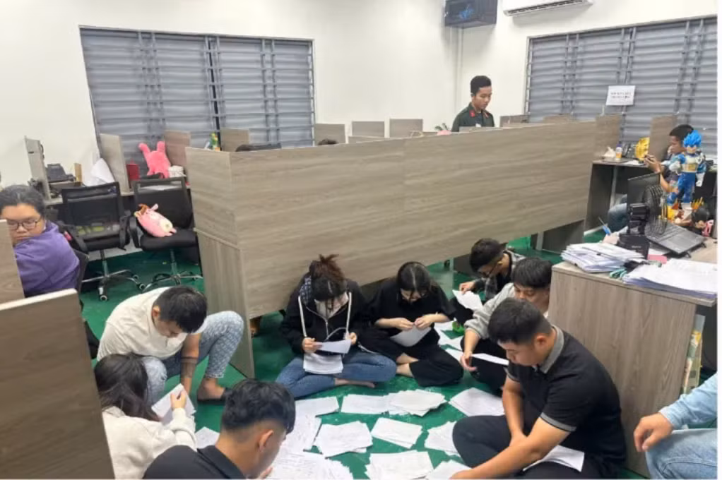 Các đối tượng trong đường dây lừa đảo.