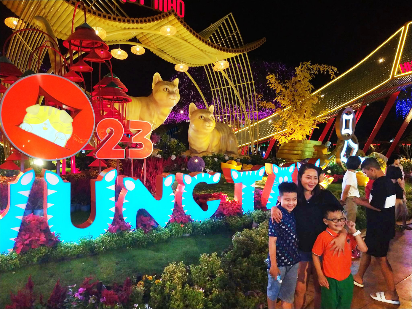 Khám phá thành phố biển về đêm