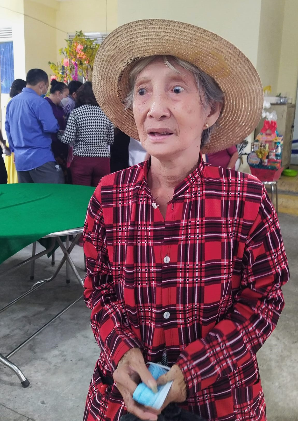 Nghệ sĩ cải lương lão thành Mỹ Châu nói: "Tôi mong chờ ngày này đã lâu. Không gì ấm áp hơn tình cảm của đồng nghiệp và khán giả dành cho chúng tôi ở tuổi xế chiều". Nghệ sĩ cải lương lão thành Mỹ Châu nói: "Tôi mong chờ ngày này đã lâu. Không gì ấm áp hơn tình cảm của đồng nghiệp và khán giả dành cho chúng tôi ở tuổi xế chiều".