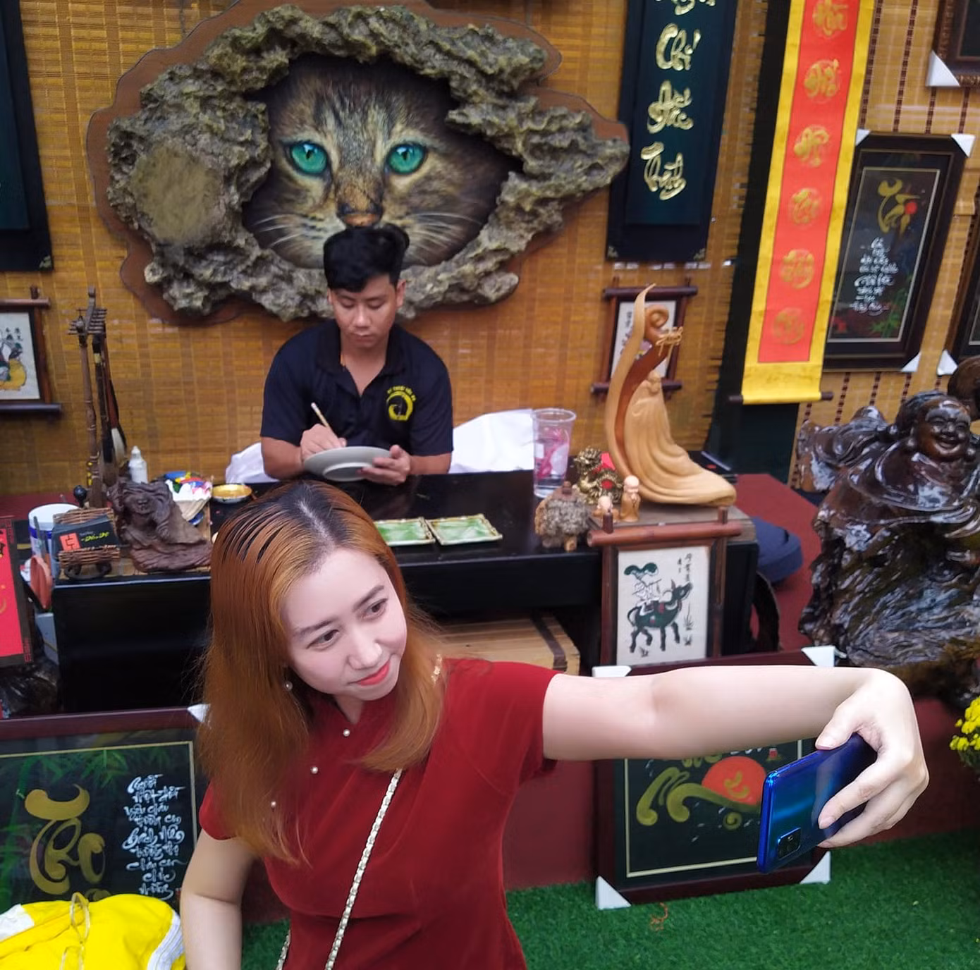 Tự chụp ảnh Tết cũng là trải nghiệm thú vị của các bạn trẻ, thể hiện những góc nhìn riêng, cá tính. Tự chụp ảnh Tết cũng là trải nghiệm thú vị của các bạn trẻ, thể hiện những góc nhìn riêng, cá tính.