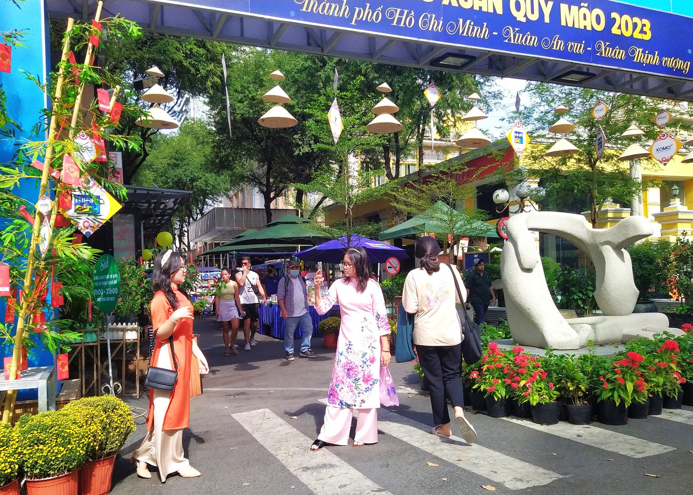 Mua sắm Tết và đi chơi xuân ở đường sách đã và đang trở thành một nét văn hóa tại TPHCM