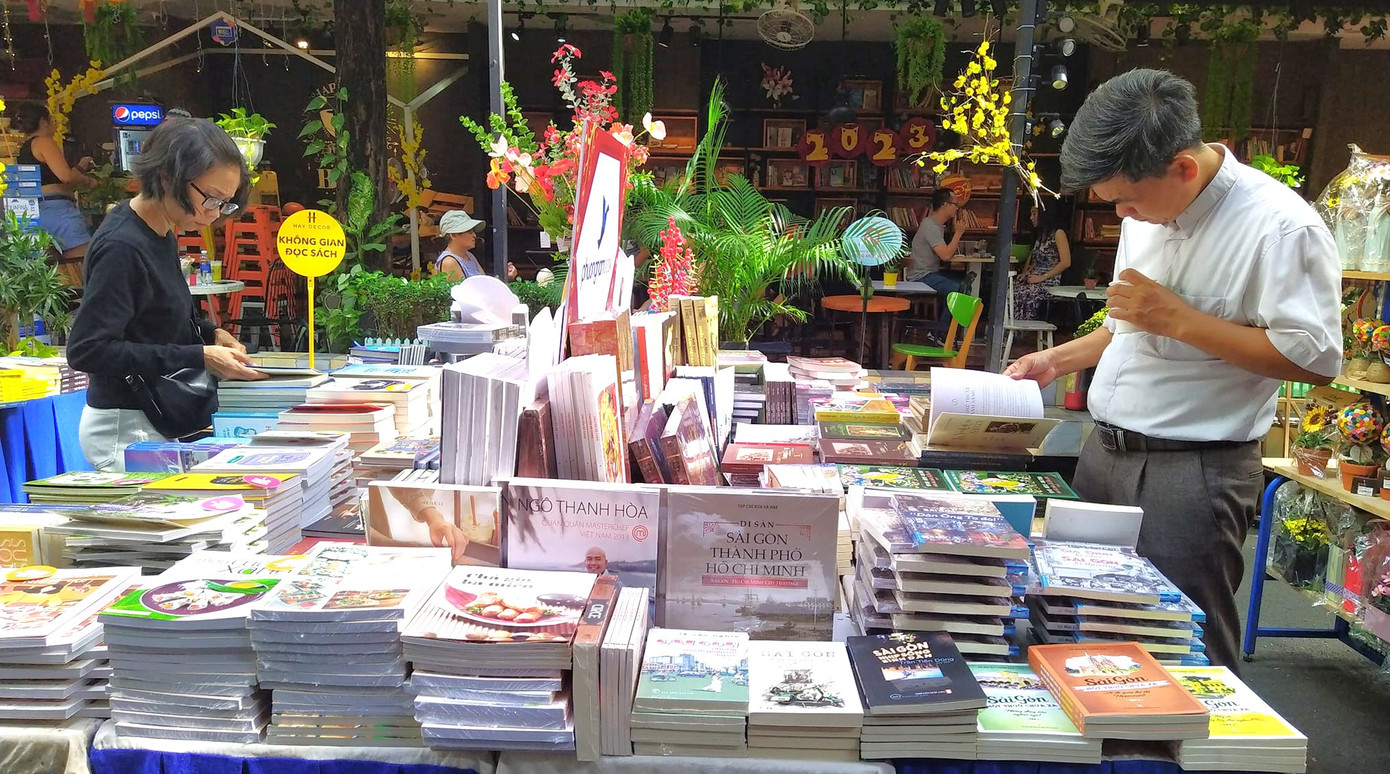 Thói quen mua sách, đọc sách rất đặc trưng của người dân TPHCM. Mỗi người đều có gu đọc sách riêng của mình.