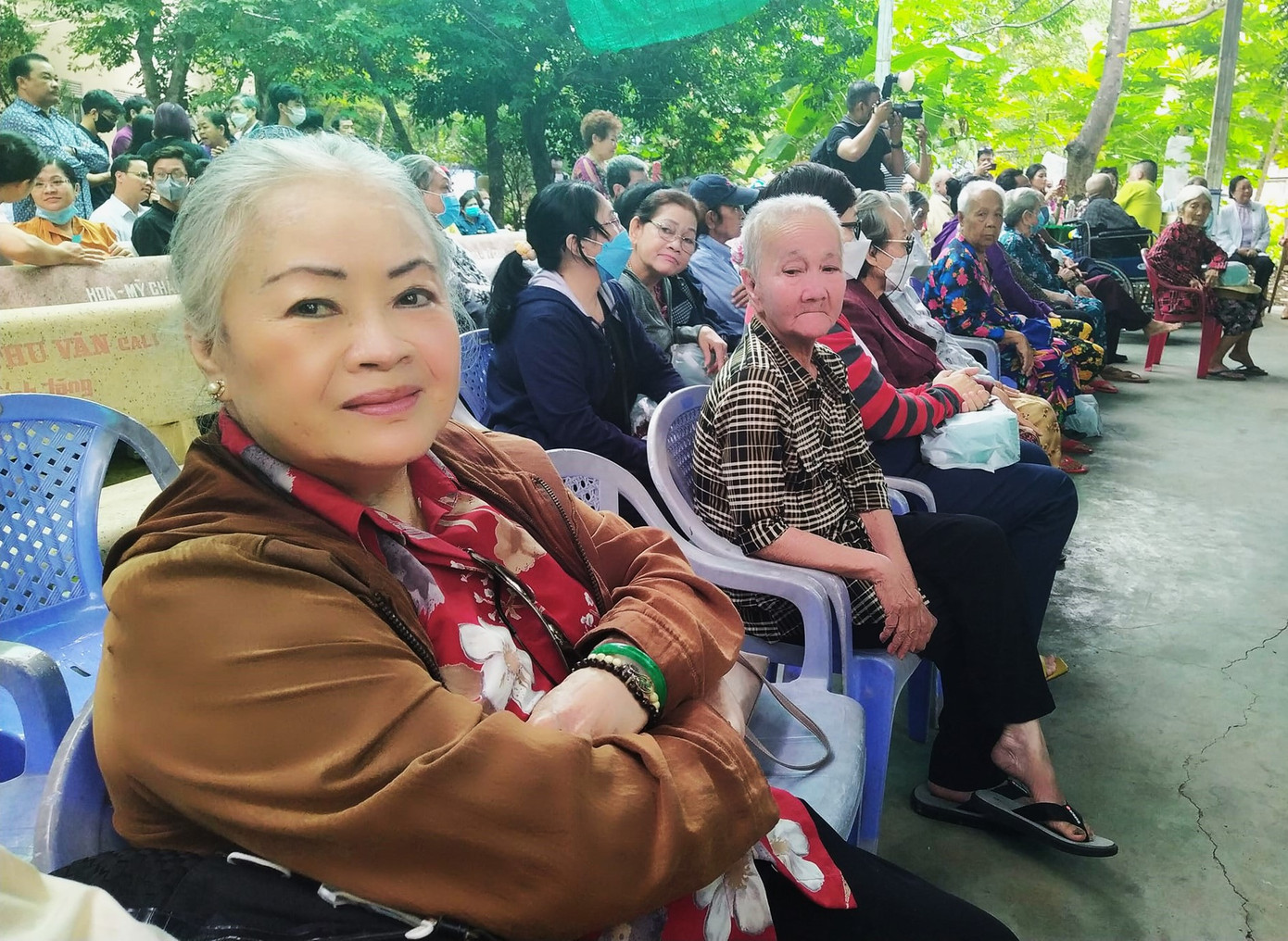 Mọi người đều náo nức chờ đợi ngày hội ngộ và nhận quà Tết. Mọi người đều náo nức chờ đợi ngày hội ngộ và nhận quà Tết.