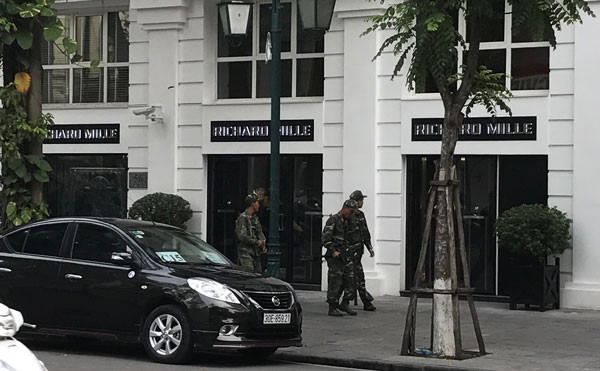 Cảnh sát phong tỏa nhiều tuyến đường quanh khách sạn Metropole ảnh 3