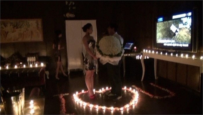 Nữ MC Kỷ Anh Nam đã đăng ảnh thân mật với ông Phạm Duyệt và tố giác ông này phụ bạc, lừa dối cô