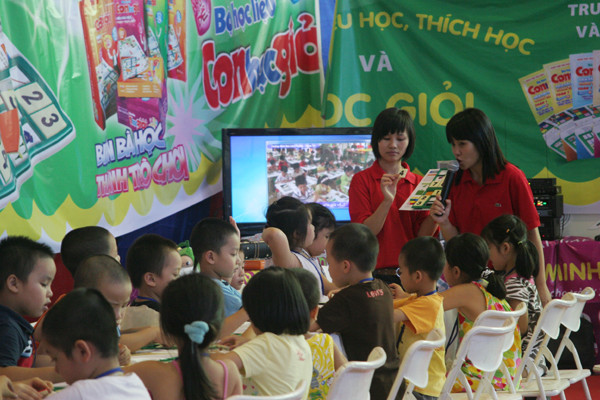 Khu vui chơi dành cho các em nhỏ tại hội chợ