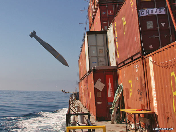 JSOW C-1 bắn hạ một mục tiêu thử nghiệm trên biển