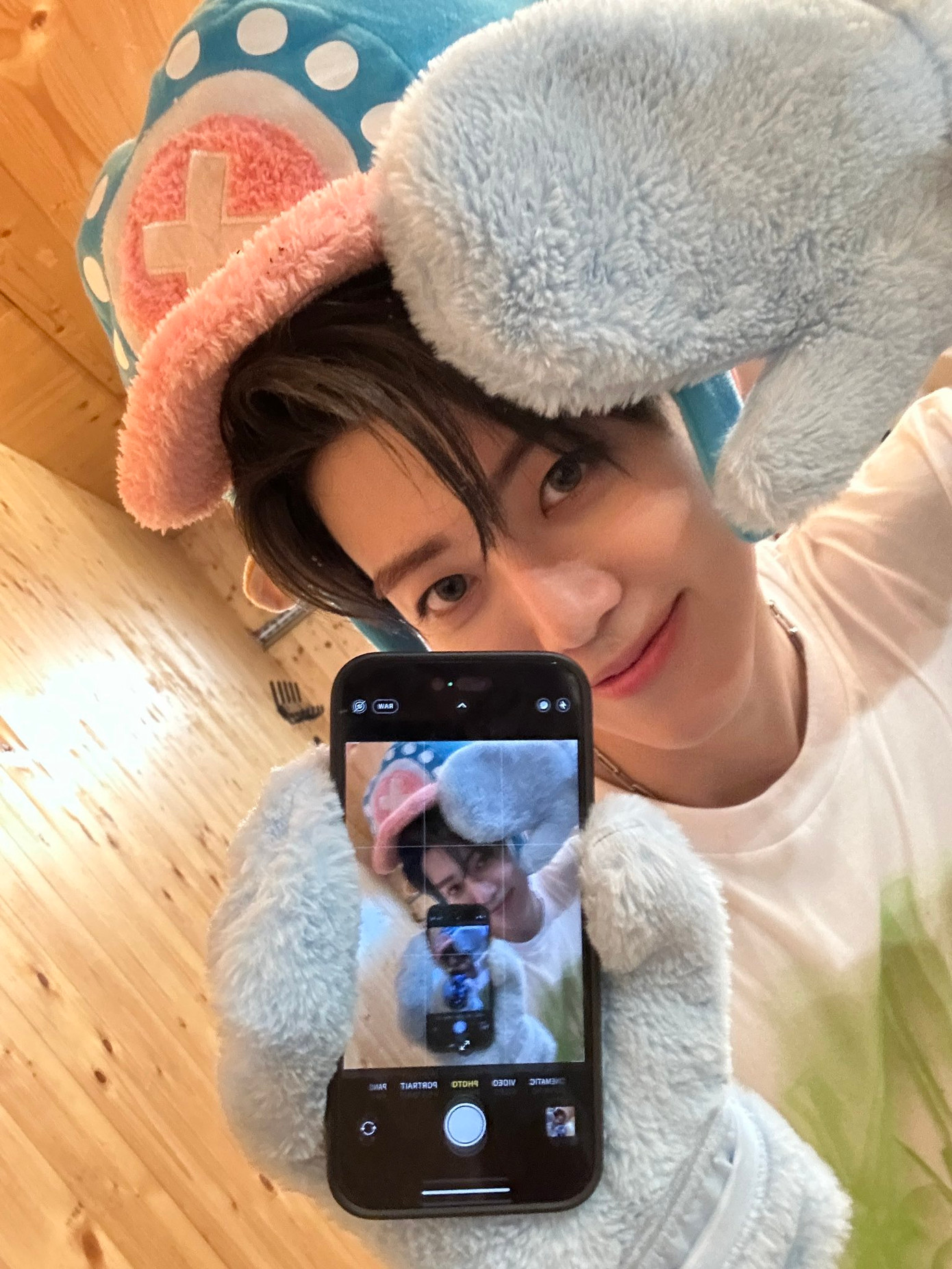 Jaemin (NCT) đáng yêu trong outfit Chopper cùng phong cách chụp ảnh hot hit.