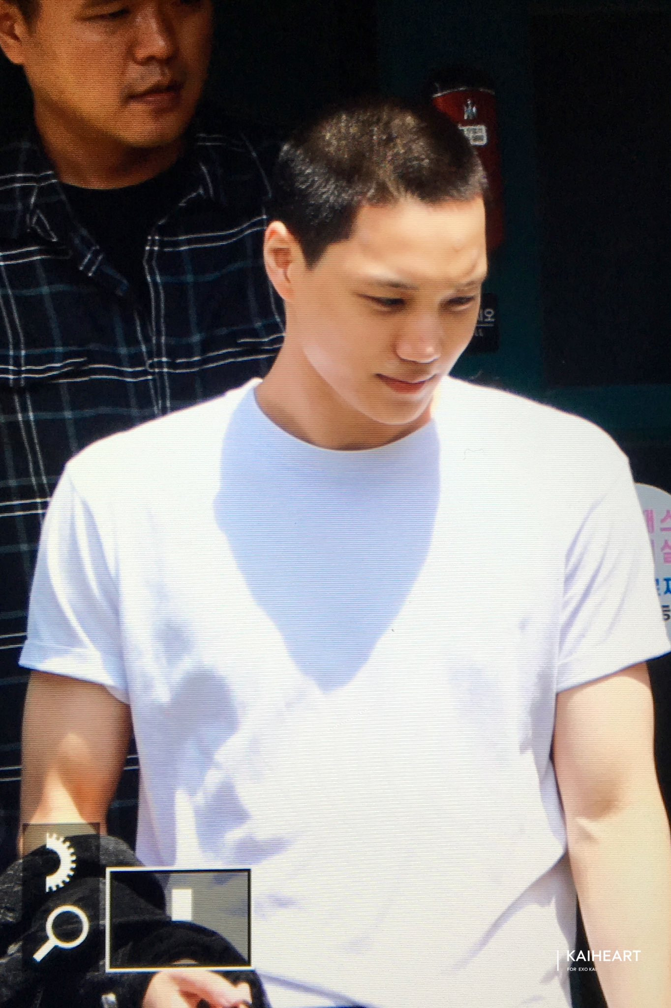 "Đầu trứng cút" cũng không thể làm lu mờ vẻ đẹp trai của KAI. "Đầu trứng cút" cũng không thể làm lu mờ vẻ đẹp trai của KAI.