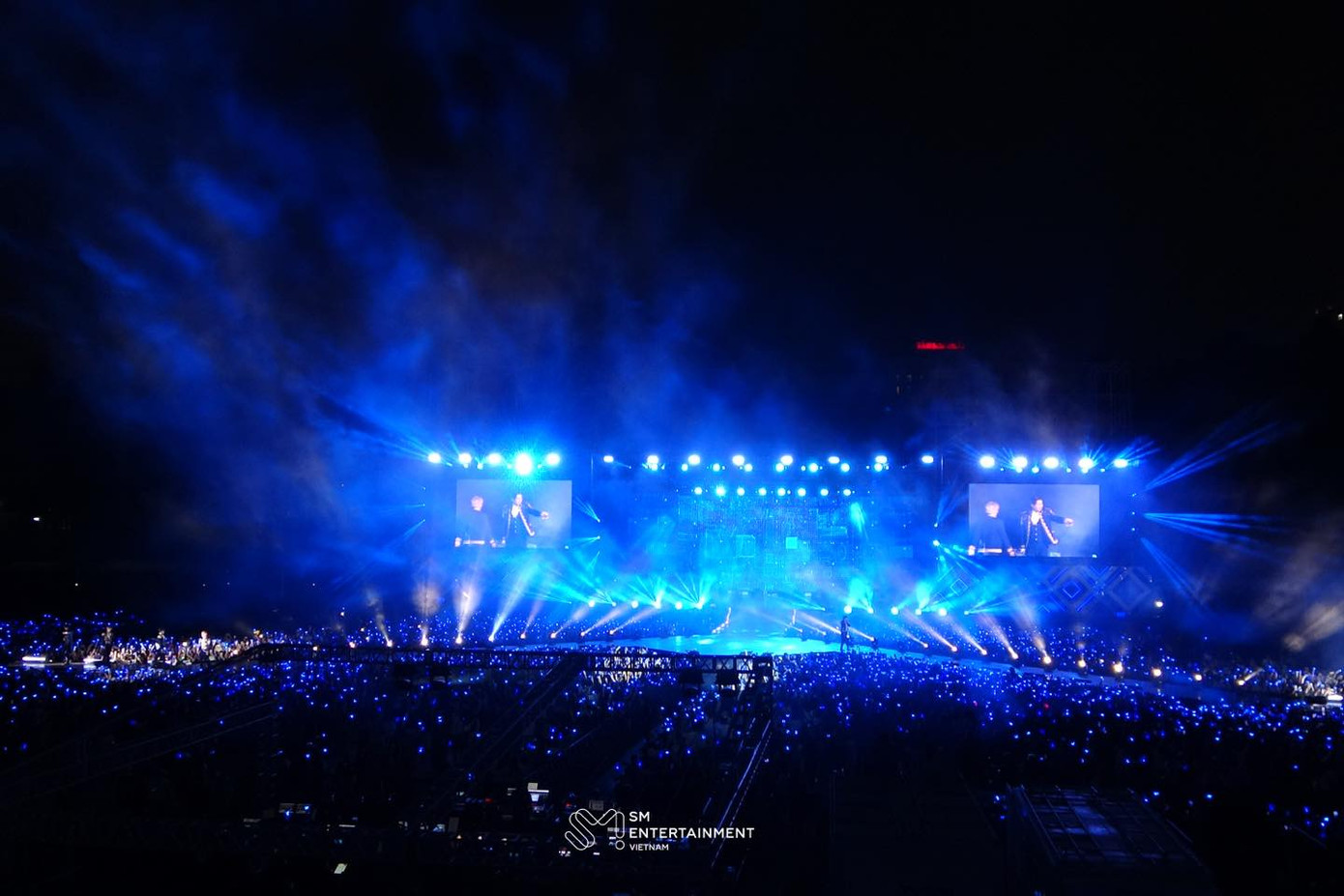 Biển xanh trong concert Super Show 9 tối qua. Ảnh: SM Enter Vietnam Biển xanh trong concert Super Show 9 tối qua. Ảnh: SM Enter Vietnam