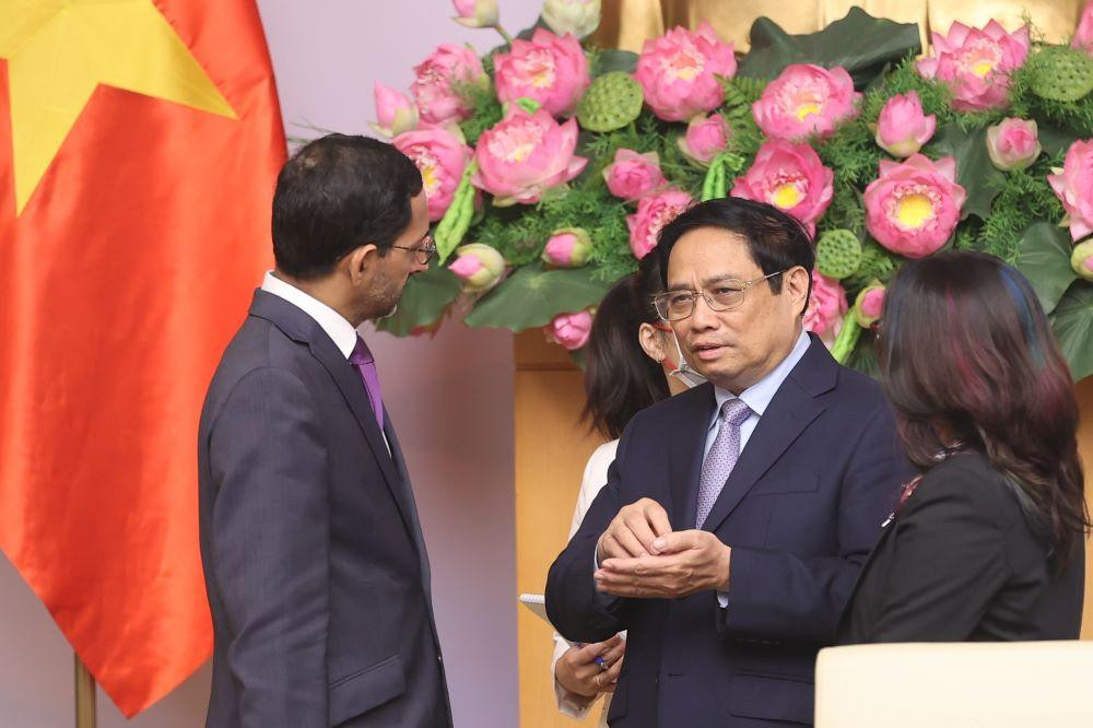 Thủ tướng Phạm Minh Chính trao đổi với các đại biểu, chuyên gia bên lề hội nghị (ảnh Nhật Bắc) Thủ tướng Phạm Minh Chính trao đổi với các đại biểu, chuyên gia bên lề hội nghị (ảnh Nhật Bắc)