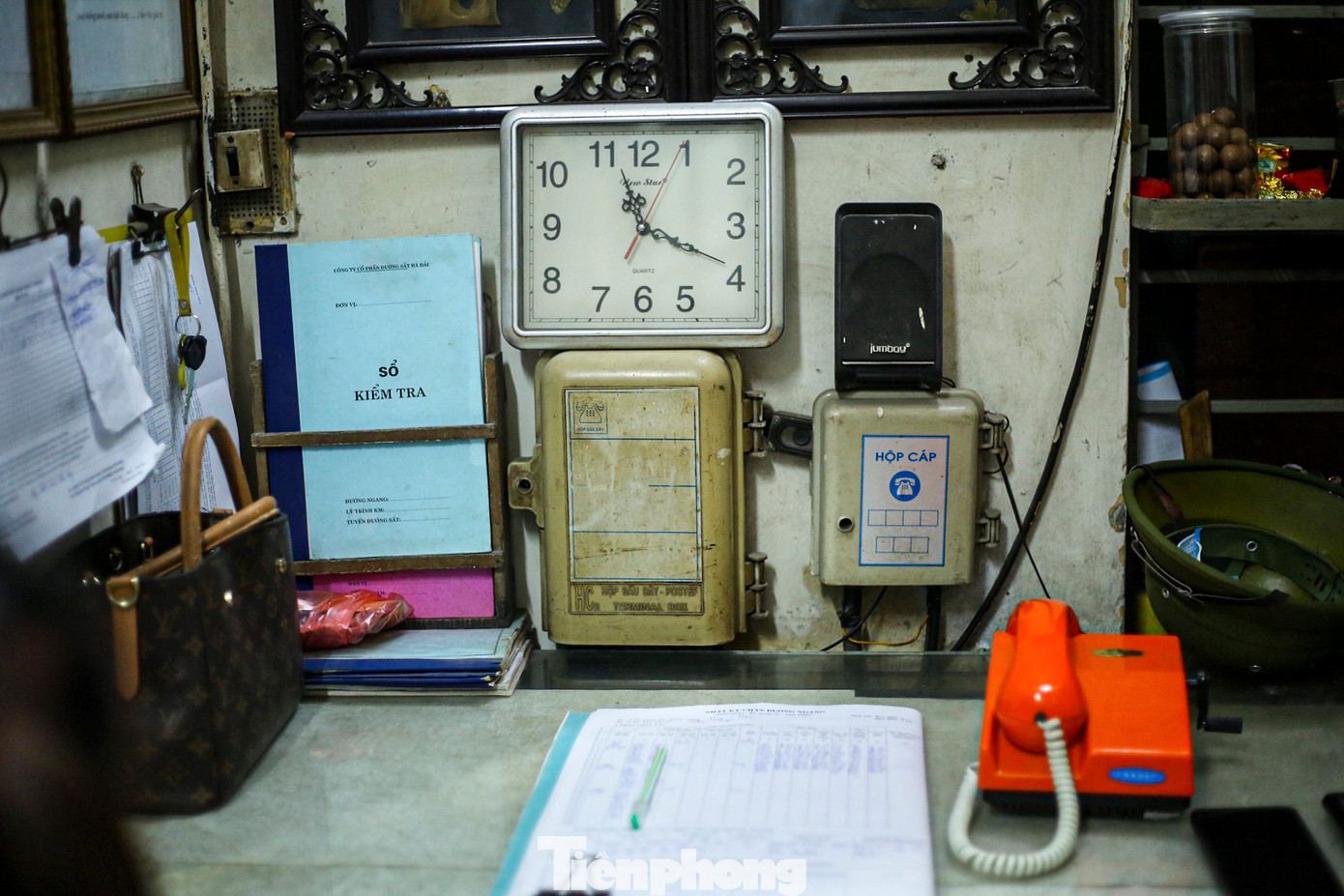 Góc làm việc của chị Dung.