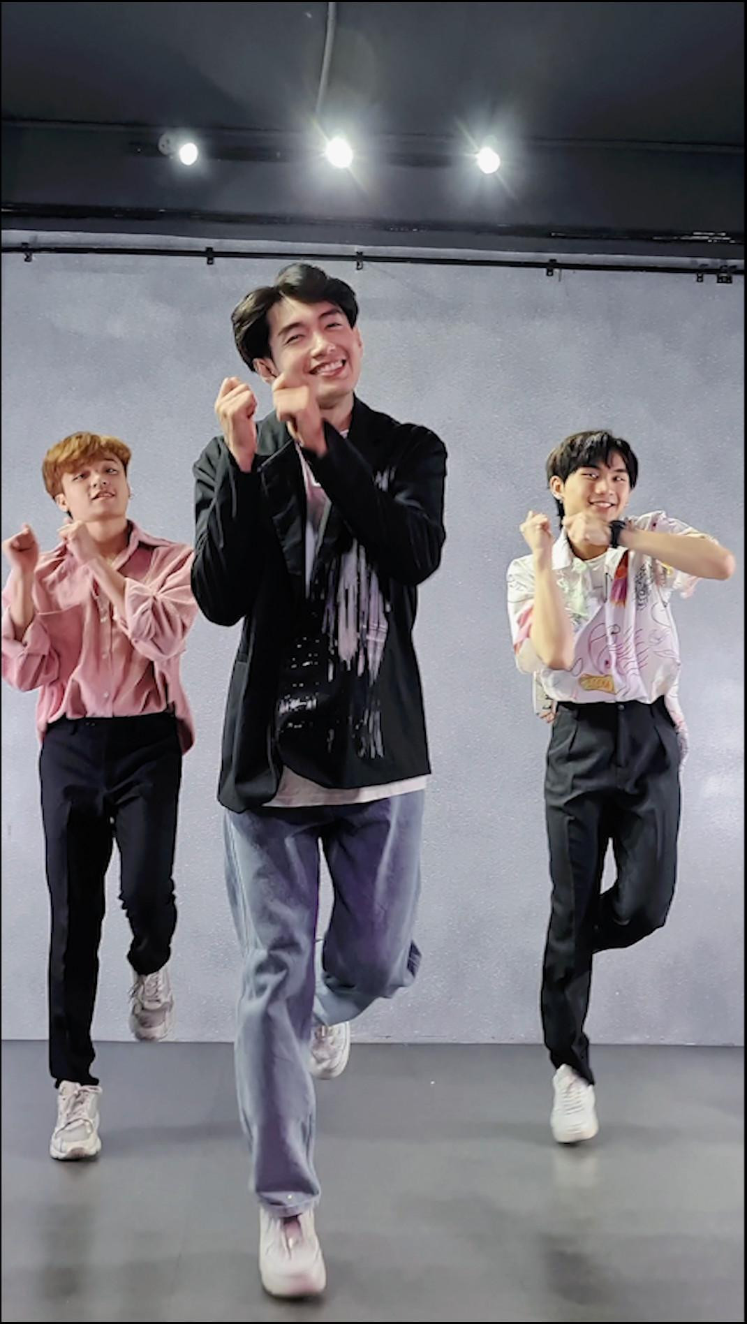 Biên đạo Quang Đăng.