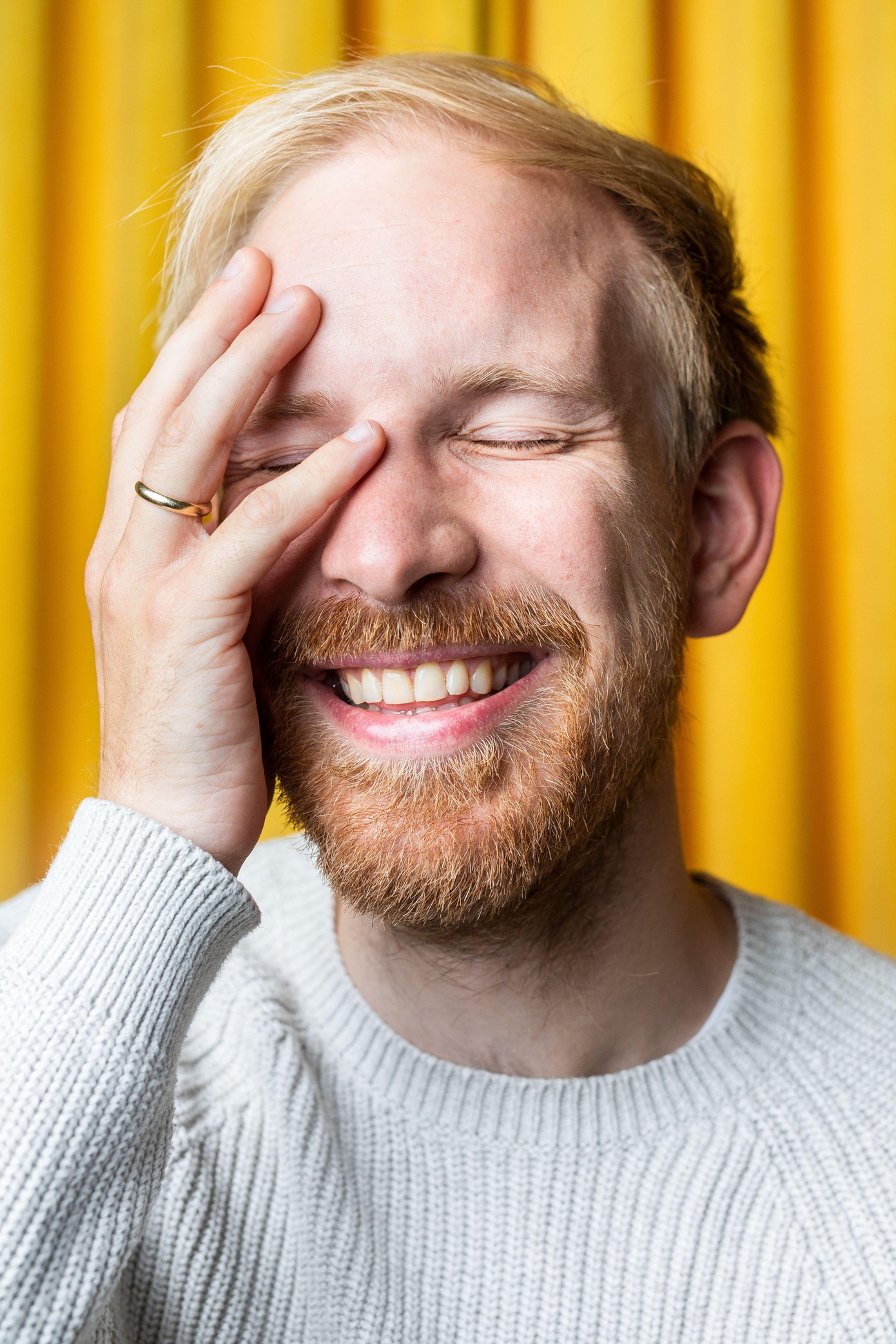 Rutger Bregman (1988) là nhà sử học nổi tiếng người Hà Lan, một trong những nhà tư tưởng trẻ tuổi nổi bật nhất ở châu Âu đồng thời là tác giả của bốn cuốn sách về các lĩnh vực lịch sử, triết học và kinh tế. Anh đã hai lần được đề cử giải Báo chí châu Âu danh giá cho các bài viết của mình tại trang De Correspondent. Ngoài ra, Rutger được tờ Guardian đánh giá là “người Hà Lan khơi dậy những ý tưởng mới”.