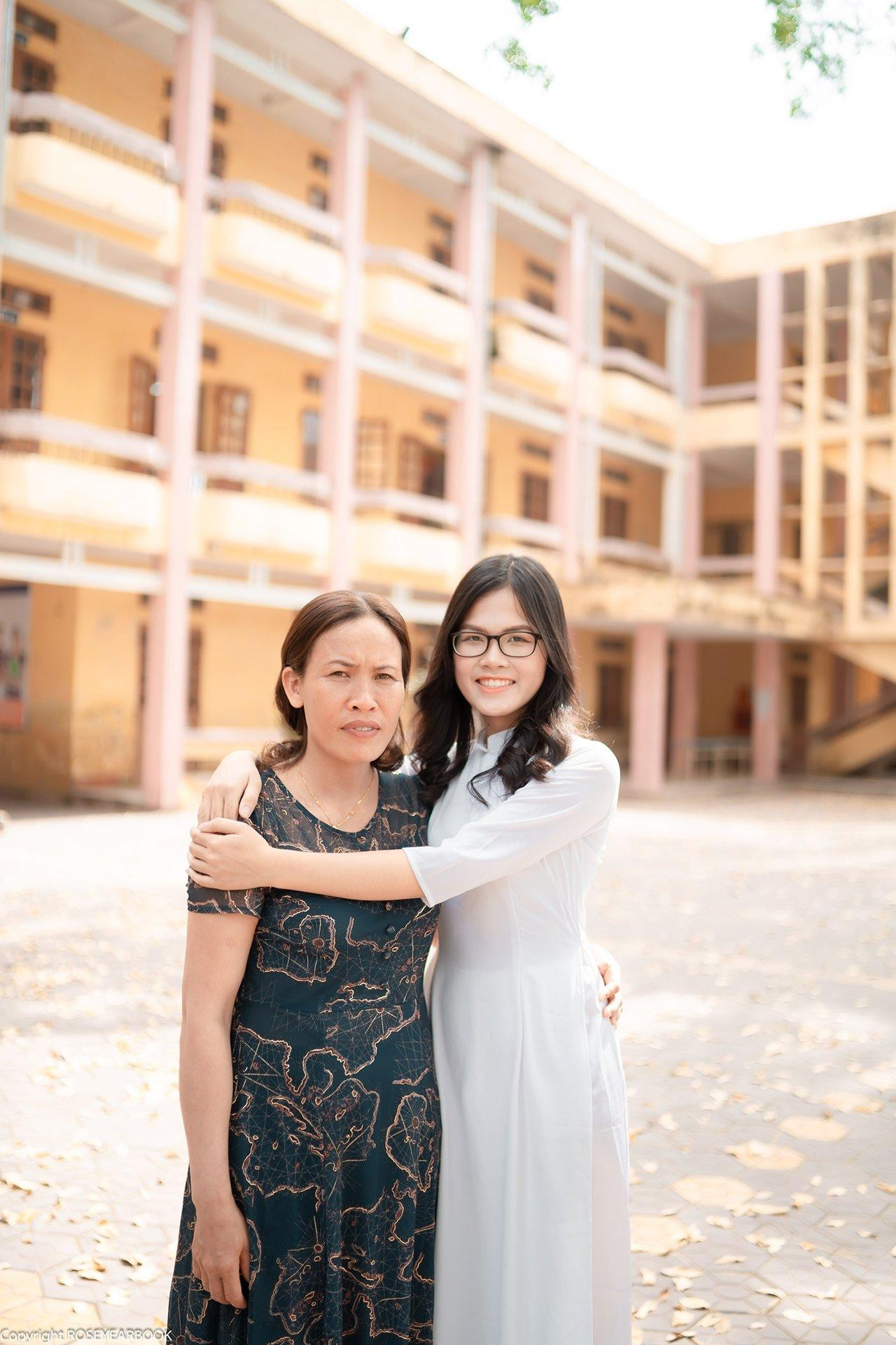 Thu Hằng và mẹ. Thu Hằng và mẹ.