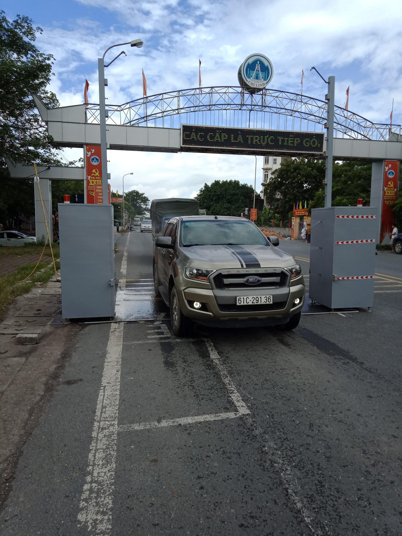 Hệ thống khử khuẩn tự động cho xe cơ giới.