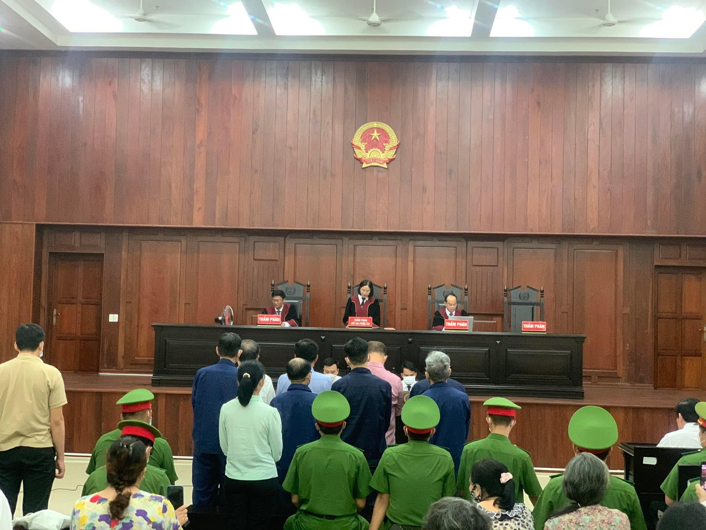 HĐXX đang tuyên án. Ảnh: Tân Châu