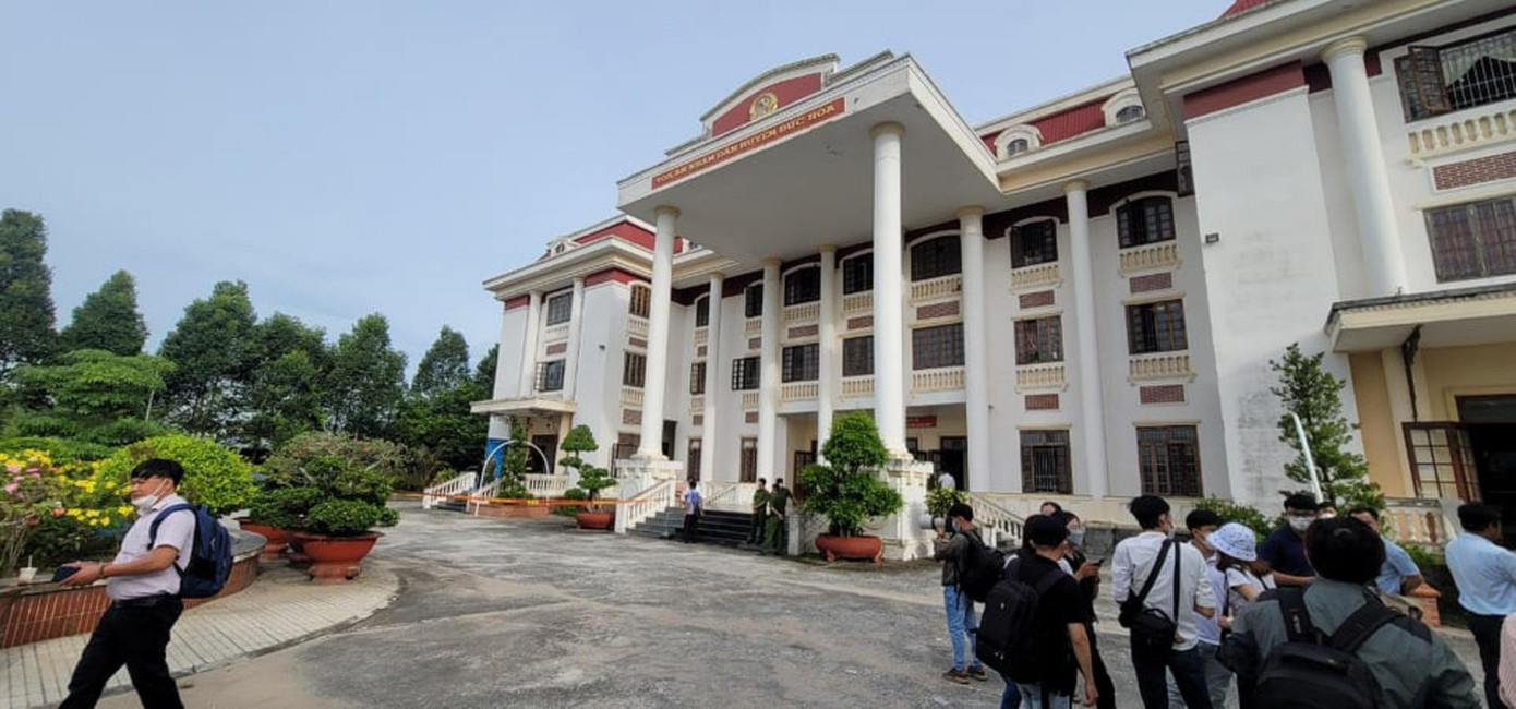 Báo chí tham dự phiên tòa. Báo chí tham dự phiên tòa.