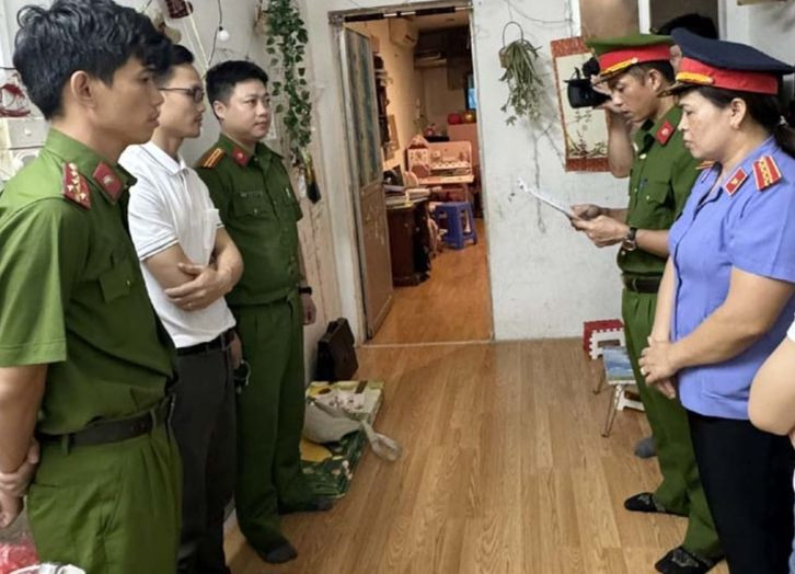 Cơ quan chức năng thi hành lệnh bắt, khám xét đối với Đinh Văn Dương.