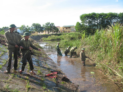 Từ 1-1-2013, quân nhân sẽ được cấp thẻ BHYT. Ảnh: Phong Cầm. Từ 1-1-2013, quân nhân sẽ được cấp thẻ BHYT. Ảnh: Phong Cầm