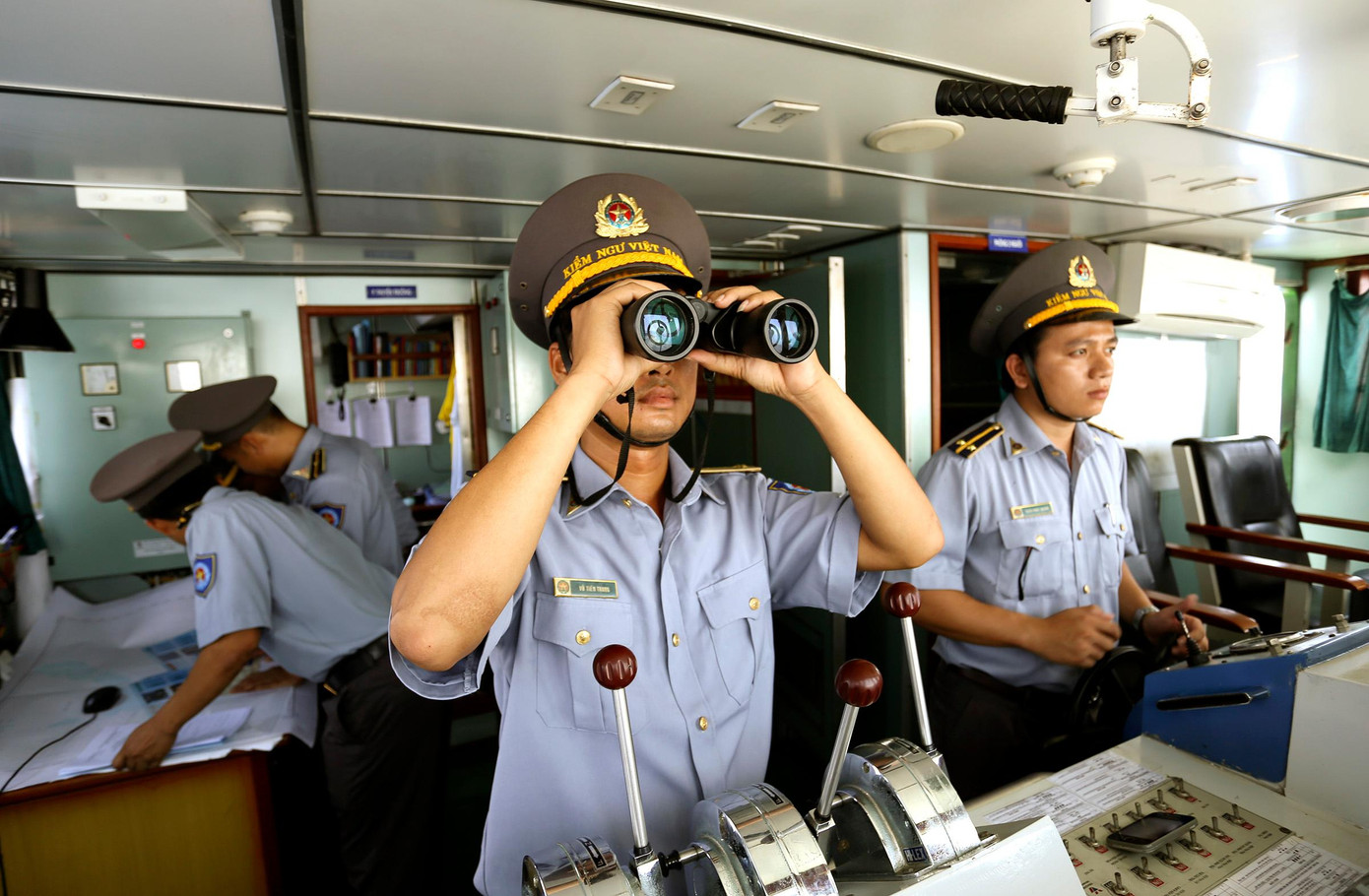 Lực lượng kiểm ngư đóng vai trò cực kỳ quan trọng trong việc thực thi pháp luật về thủy sản, đặc biệt là ngăn chặn các hành vi vi phạm đánh bắt bất hợp pháp. Lực lượng kiểm ngư đóng vai trò cực kỳ quan trọng trong việc thực thi pháp luật về thủy sản, đặc biệt là ngăn chặn các hành vi vi phạm đánh bắt bất hợp pháp.