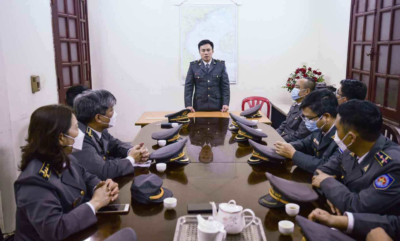Ông Nguyễn Phú Quốc, Phó Cục trưởng Cục Kiểm ngư giao nhiệm vụ cho Chi cục Kiểm ngư vùng 1 khi triển khai các nhiệm vụ tuần tra, kiểm tra, kiểm soát trên biển Ông Nguyễn Phú Quốc, Phó Cục trưởng Cục Kiểm ngư giao nhiệm vụ cho Chi cục Kiểm ngư vùng 1 khi triển khai các nhiệm vụ tuần tra, kiểm tra, kiểm soát trên biển