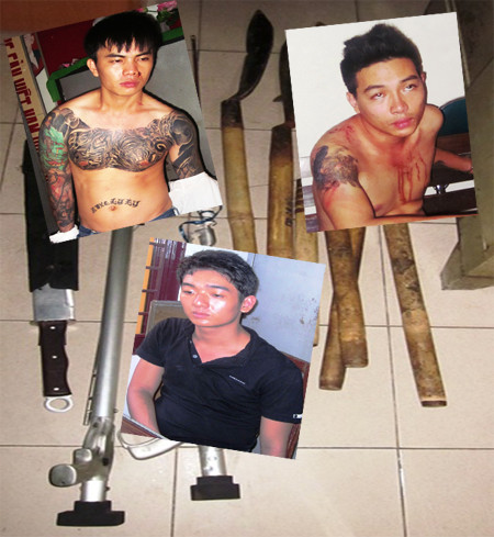 Nhóm giang hồ bị bắt giữ tại cơ quan công an cùng hung khí công an thu giữ được tại hiện trường