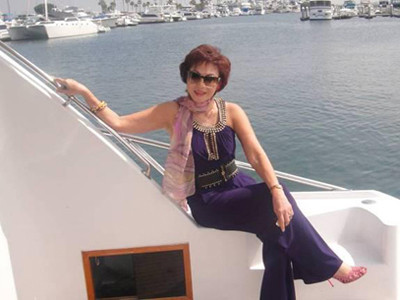 Bà Yvonne Thúy Hoàng là triệu phú chứ không phải là tỷ phú như lời đồn. Bà Yvonne Thúy Hoàng là triệu phú chứ không phải là tỷ phú như lời đồn