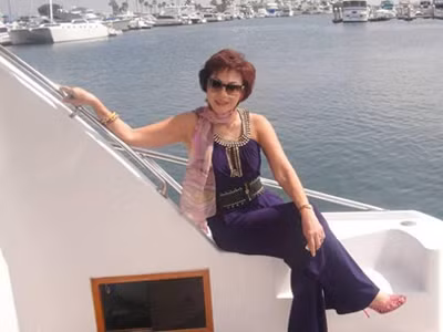 Bà Yvonne Thúy Hoàng là triệu phú chứ không phải là tỷ phú như lời đồn