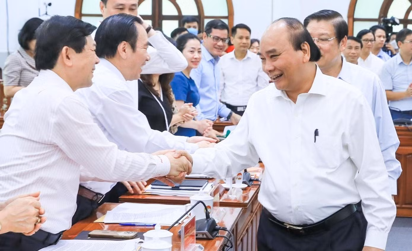 Chủ tịch nước Nguyễn Xuân Phúc và các đại biểu tham dự cuộc làm việc. Chủ tịch nước Nguyễn Xuân Phúc và các đại biểu tham dự cuộc làm việc.