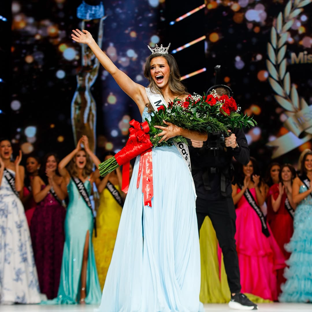 Chung kết Miss America' Teen - Hoa hậu Tuổi teen Mỹ 2025 đã diễn ra hôm 4/1 với chiến thắng thuộc về người đẹp Peyton Bolling - đại diện bang Arkansas. Cô đã vượt qua 50 thí sinh để giành ngôi vị cao quý.