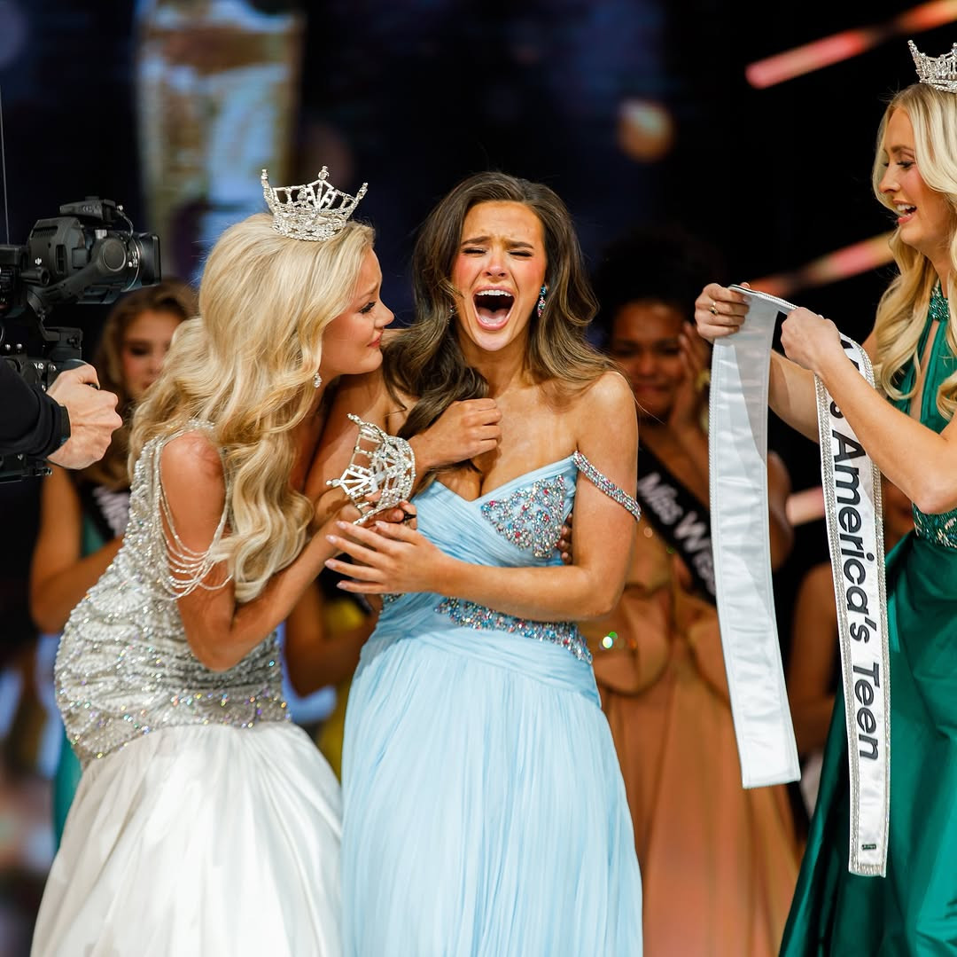 Người đẹp 18 tuổi òa khóc trong khoảnh khắc được xướng tên. Các người đẹp còn lại trong top 5 bao gồm đại diện các bang Mississippi, Texas, Alabama, New Jersey. Từ 51 thí sinh, ban tổ chức chọn 11 người đẹp để tranh tài trong chung kết.